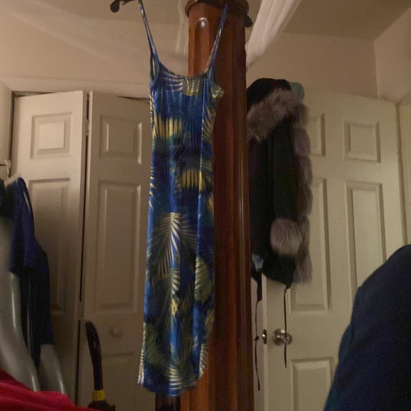 T strap blue and white leaves dress - Picture 2 of 4